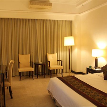 פושאן Clifford Golden Lake Hotel מראה חיצוני תמונה