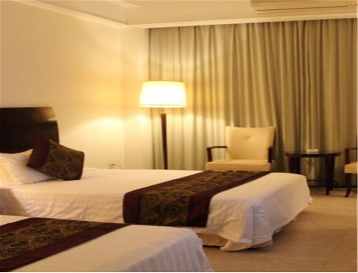 פושאן Clifford Golden Lake Hotel מראה חיצוני תמונה