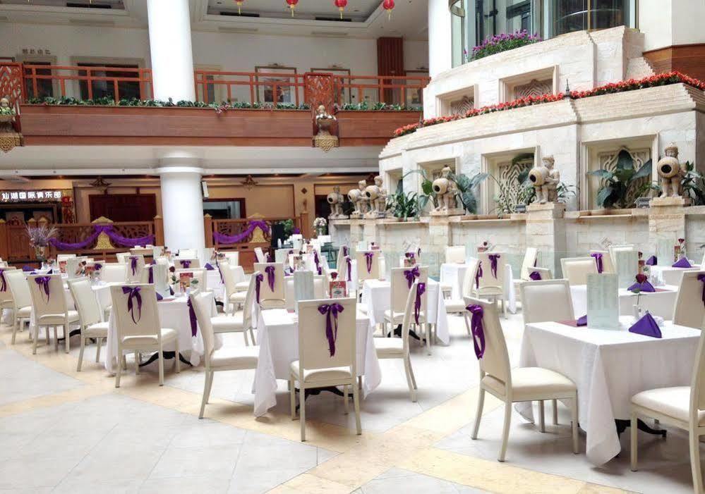 פושאן Clifford Golden Lake Hotel מראה חיצוני תמונה