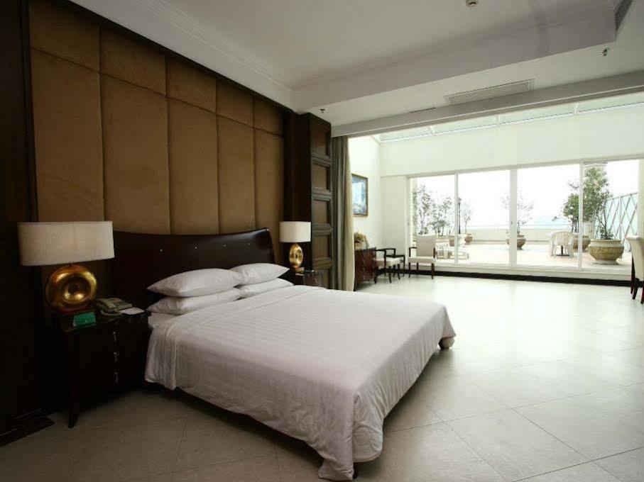 פושאן Clifford Golden Lake Hotel מראה חיצוני תמונה