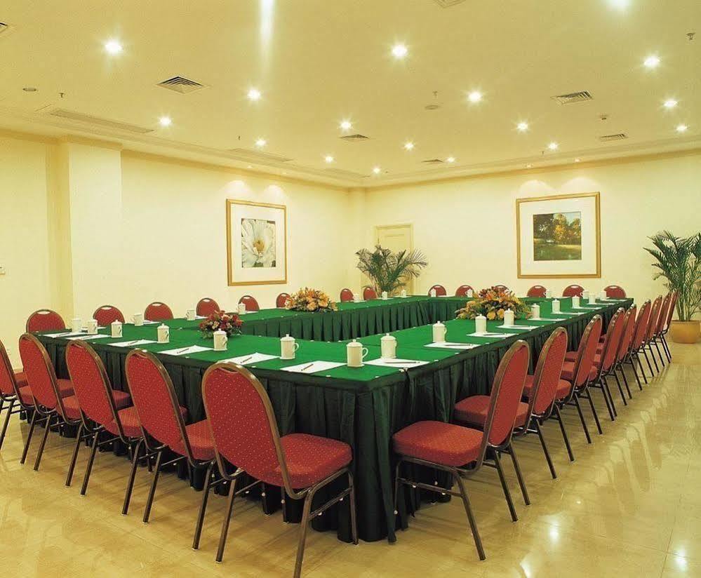 פושאן Clifford Golden Lake Hotel מראה חיצוני תמונה