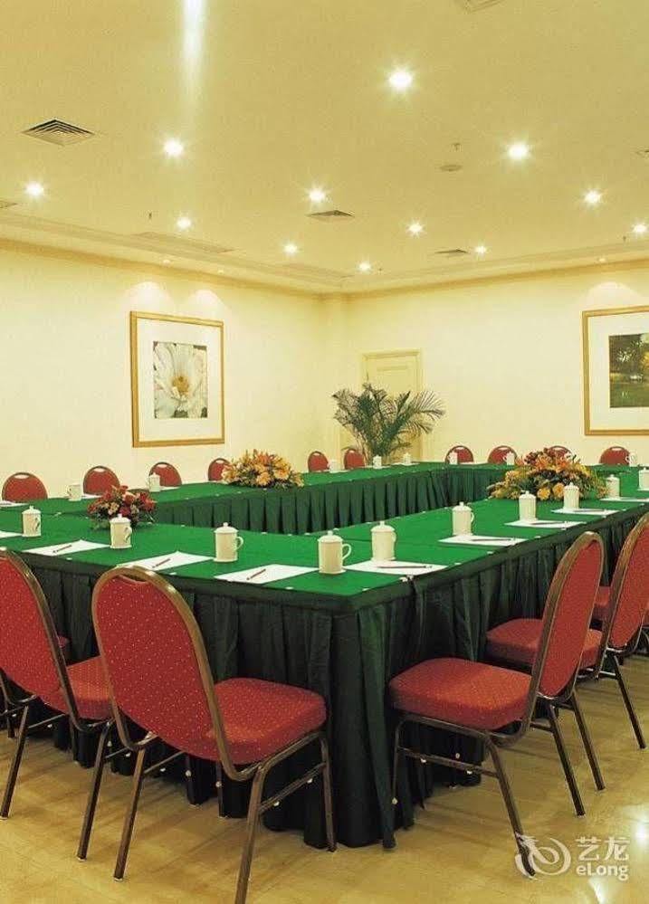 פושאן Clifford Golden Lake Hotel מראה חיצוני תמונה