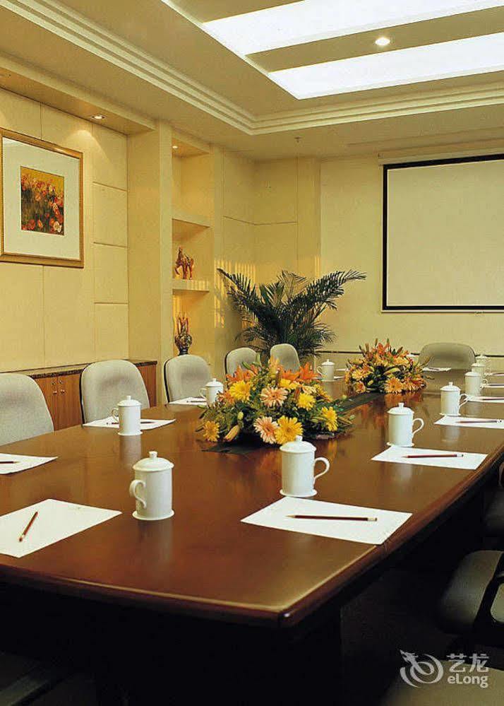 פושאן Clifford Golden Lake Hotel מראה חיצוני תמונה